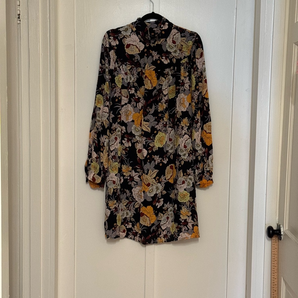 Who What Wear dress with button shoulder NWOT